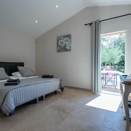 Mas La Cheneraie - Au Calme, A 10 Mn Du Centre A Pied Guest house Lourmarin